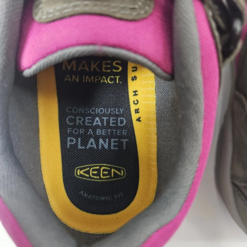 KEEN Newport H2 Sandals Youth 6 Very Berry Fusion Coral Outdoor Hiking